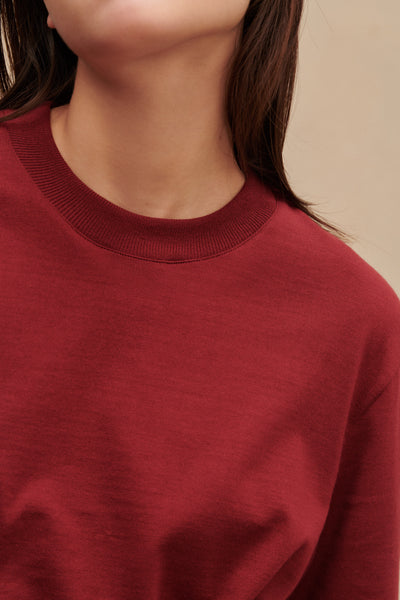 Women's long-sleeved burgundy T-shirt