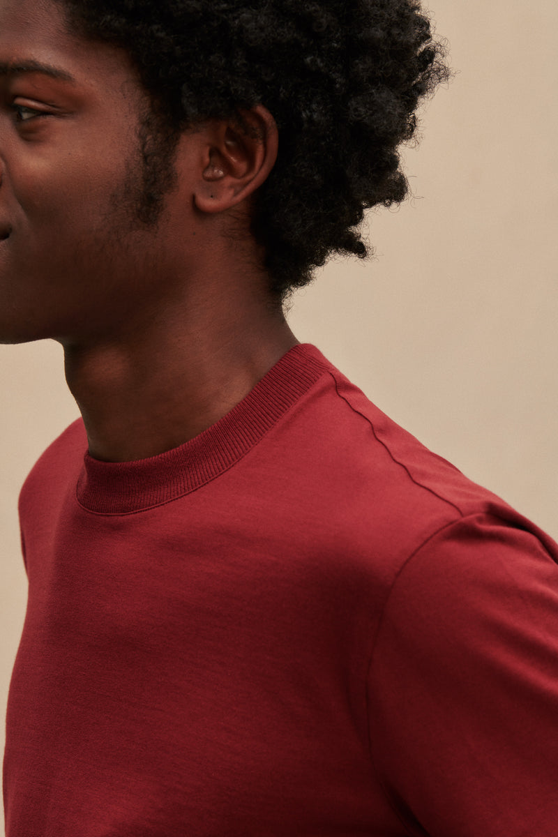 Long-sleeved burgundy t-shirt for men