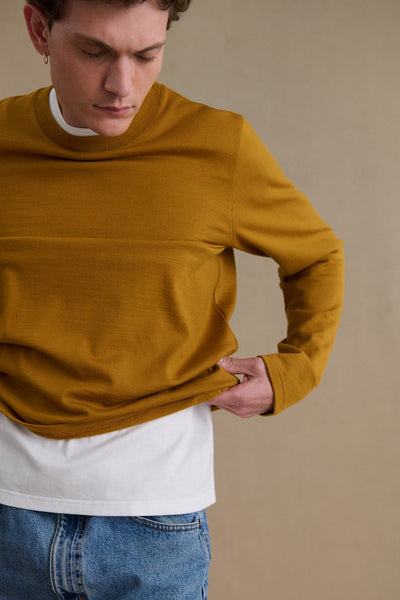 Men's camel long-sleeved merino wool t-shirt