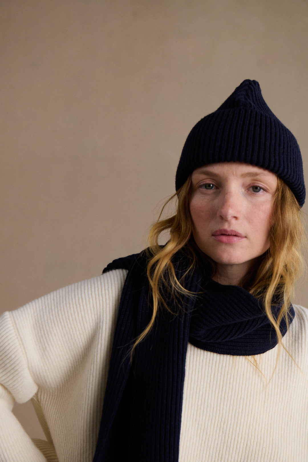 SELECTS NYC NY WOOL BEANIE min-nano ミンナノ Mixed navy blue extra soft beanie in merino wool | Le Minor