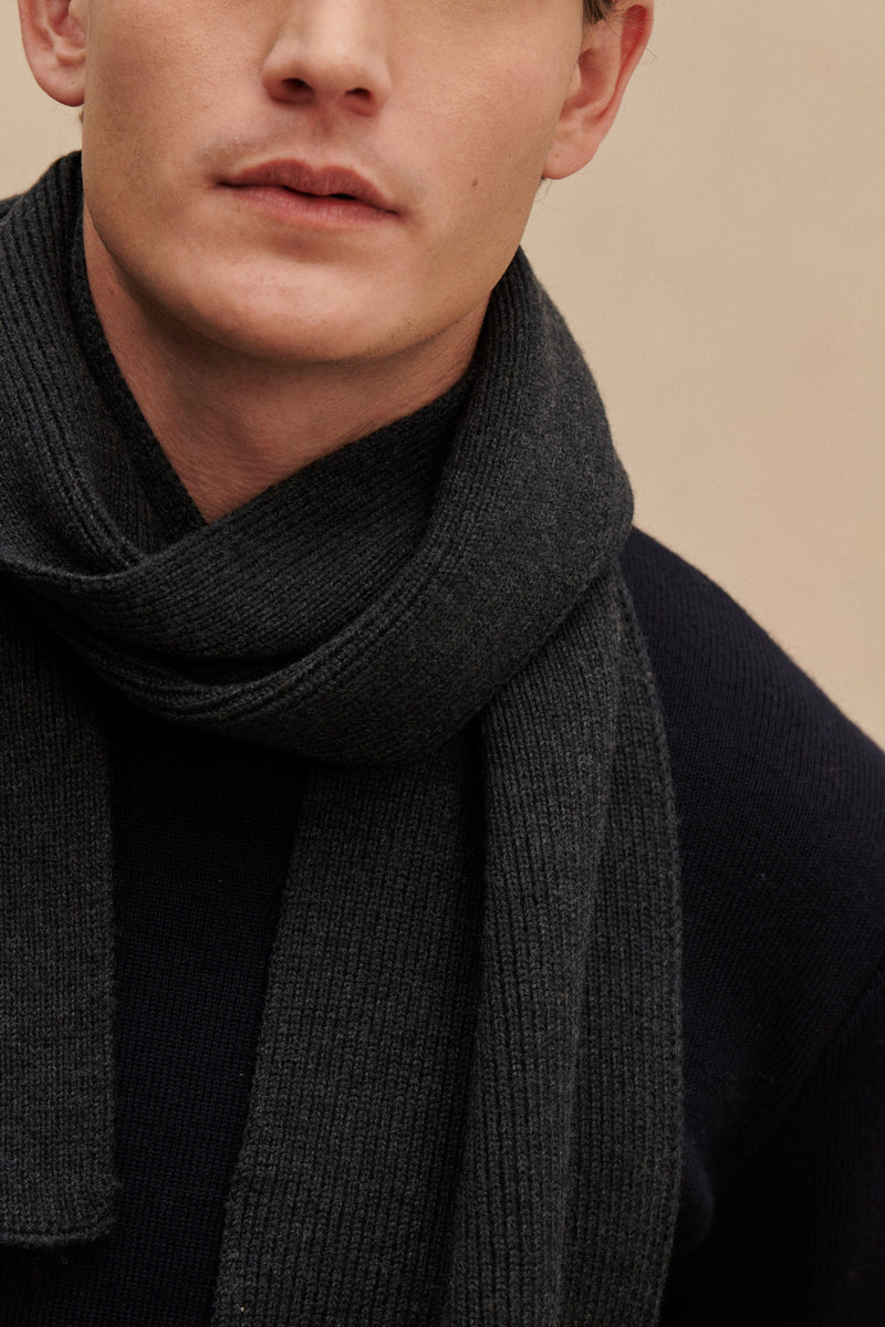 100% merino wool anthracite scarf
