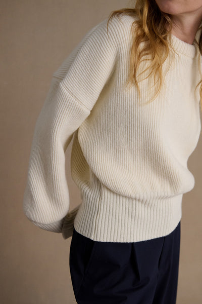 Women's offwhite ribbed round-neck sweater