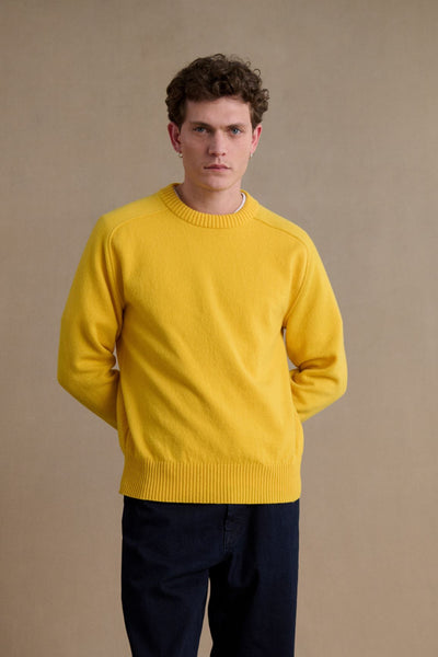 Men's light yellow round-neck sweater