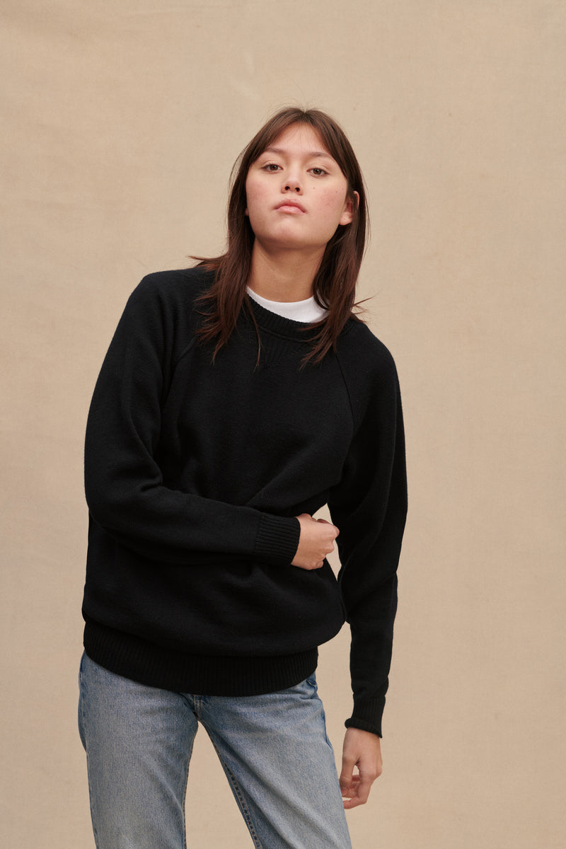 Sweat noir en laine mérinos pour femme