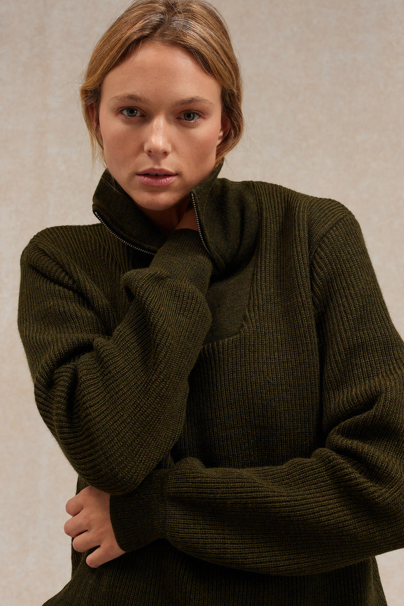 Pull camionneur olive en laine vierge pour femme