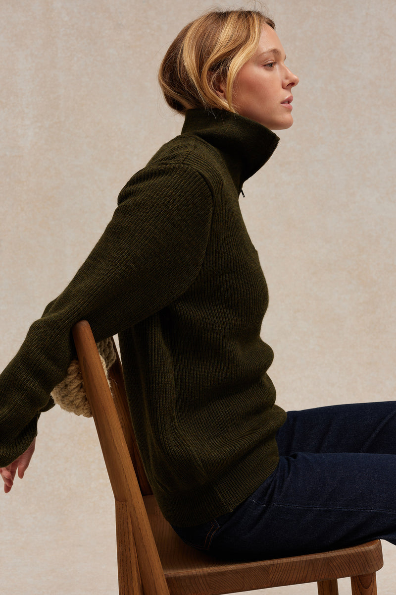 Pull camionneur olive en laine vierge pour femme
