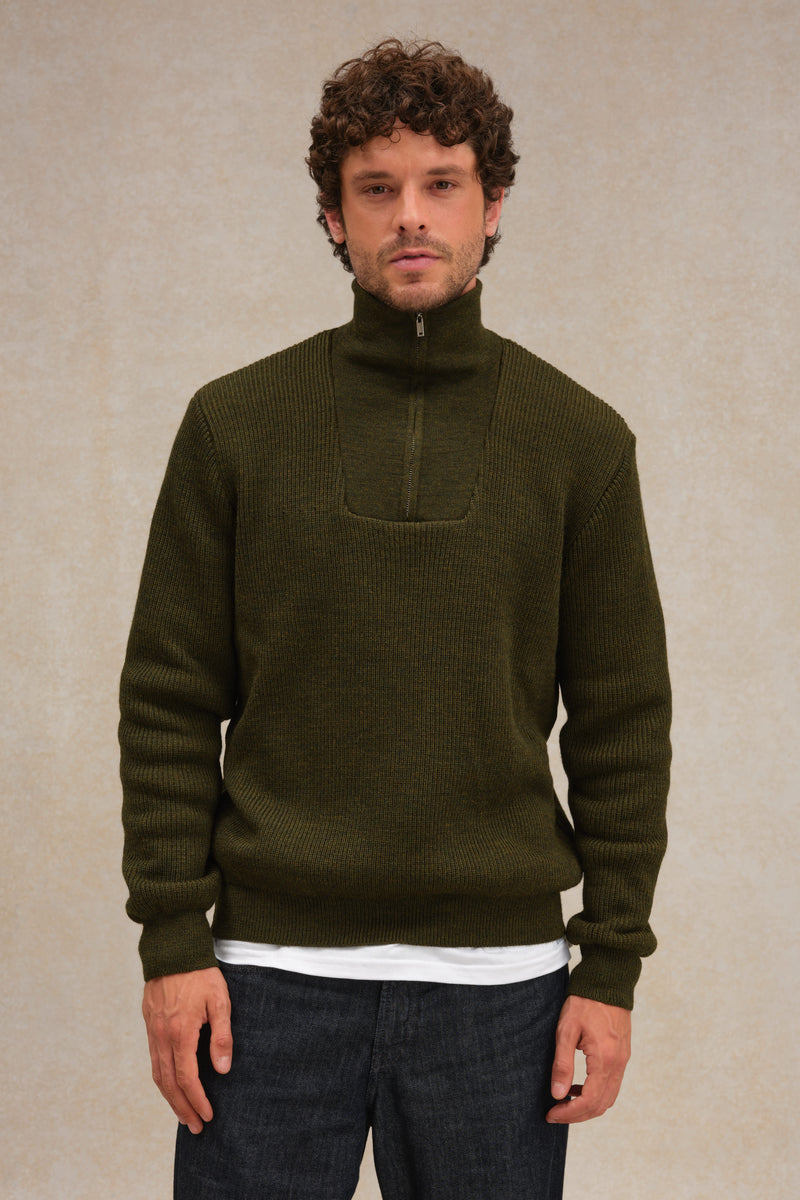 Pull camionneur olive en laine vierge pour homme