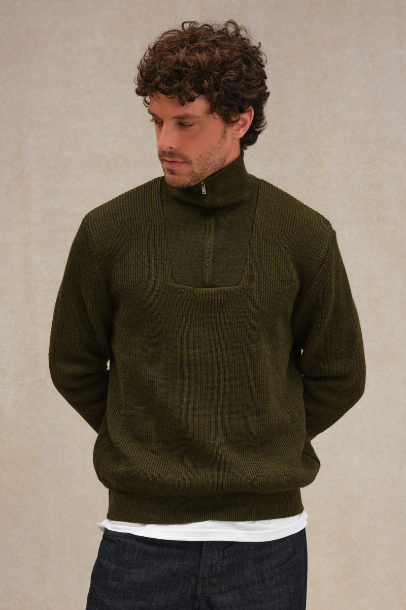 Pull camionneur olive en laine vierge pour homme