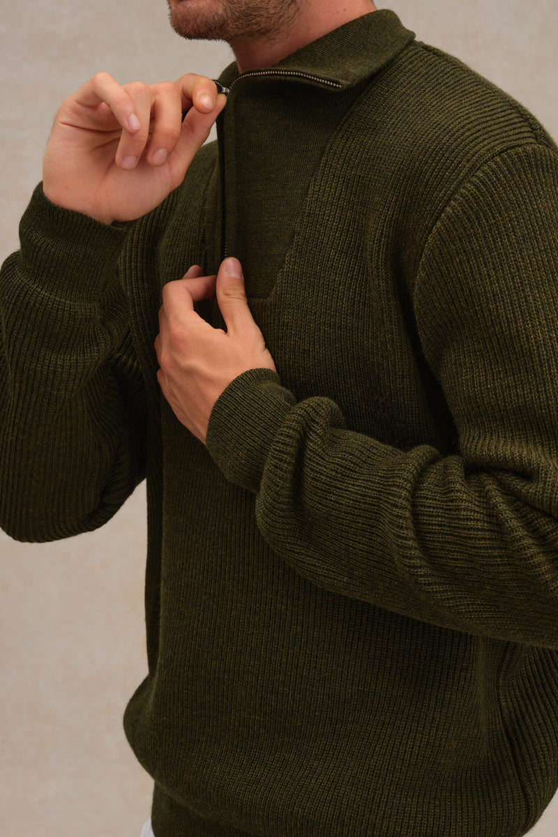 Pull camionneur olive en laine vierge pour homme