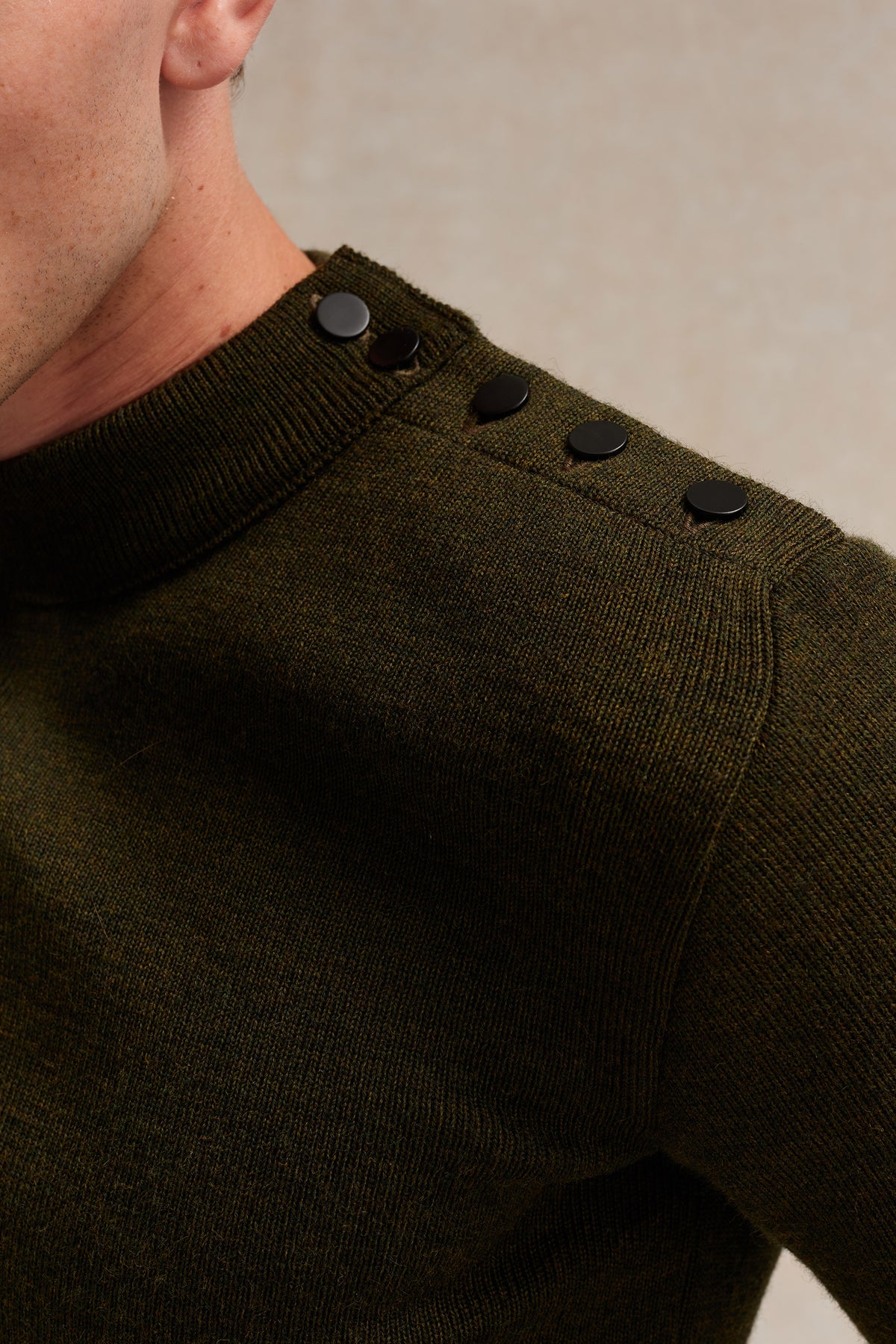 Pull marin olive en laine vierge pour homme | Le Minor