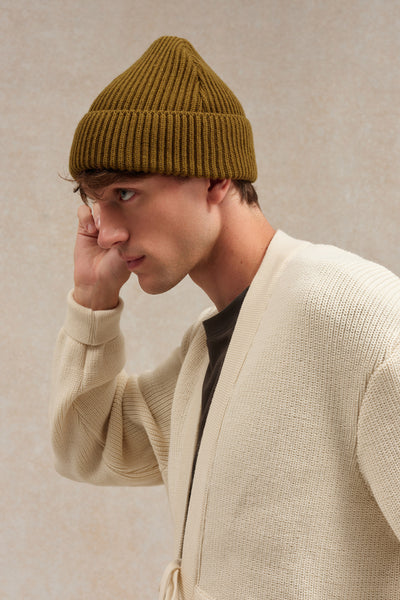Le bonnet extra-doux, couleur de saison olive kaki, en laine mérinos Le Minor