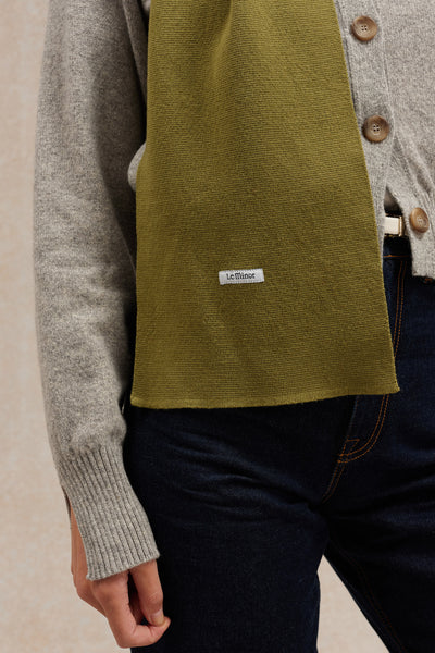 Écharpe fine mixte olive acide en maille Milano