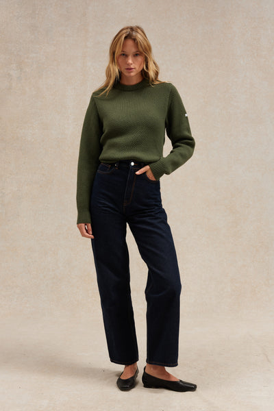 Nouveau : le pull Norvégien à col rond en laine mérinos, couleur vert olive de chez Le Minor