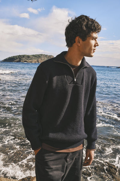 Pull camionneur bleu marine pour homme en laine vierge