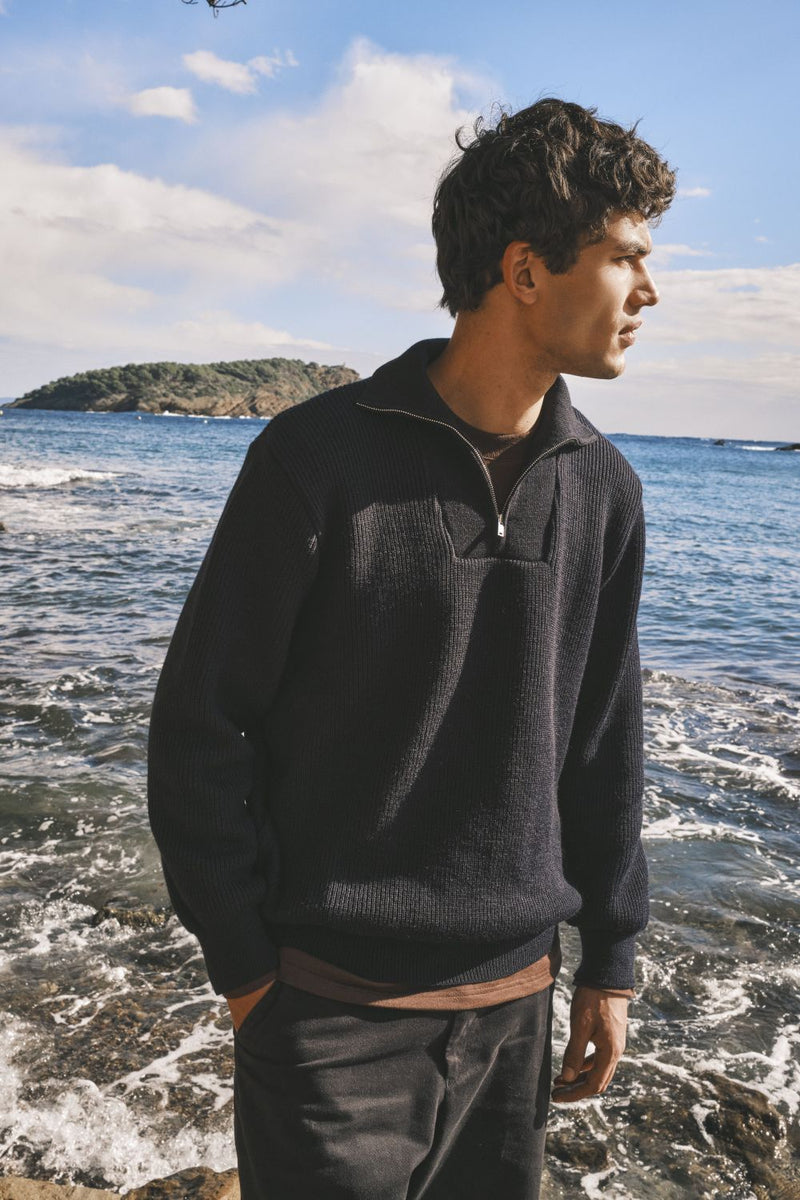 Pull camionneur bleu marine pour homme en laine vierge