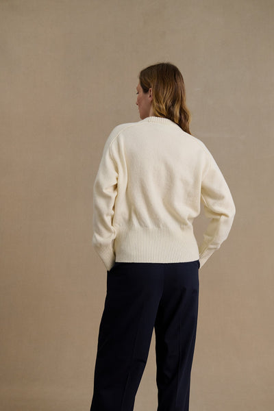 Women's offwhite round-neck sweater